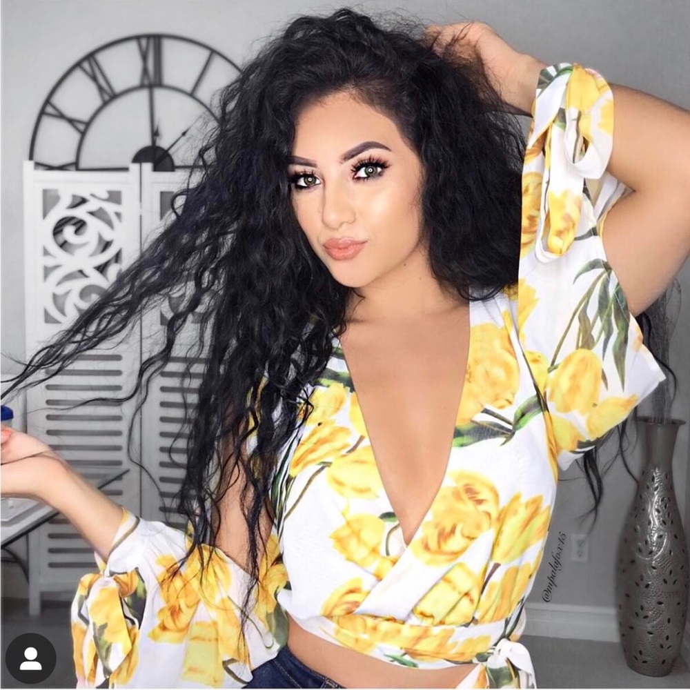 Super cute floral fashion nova top!